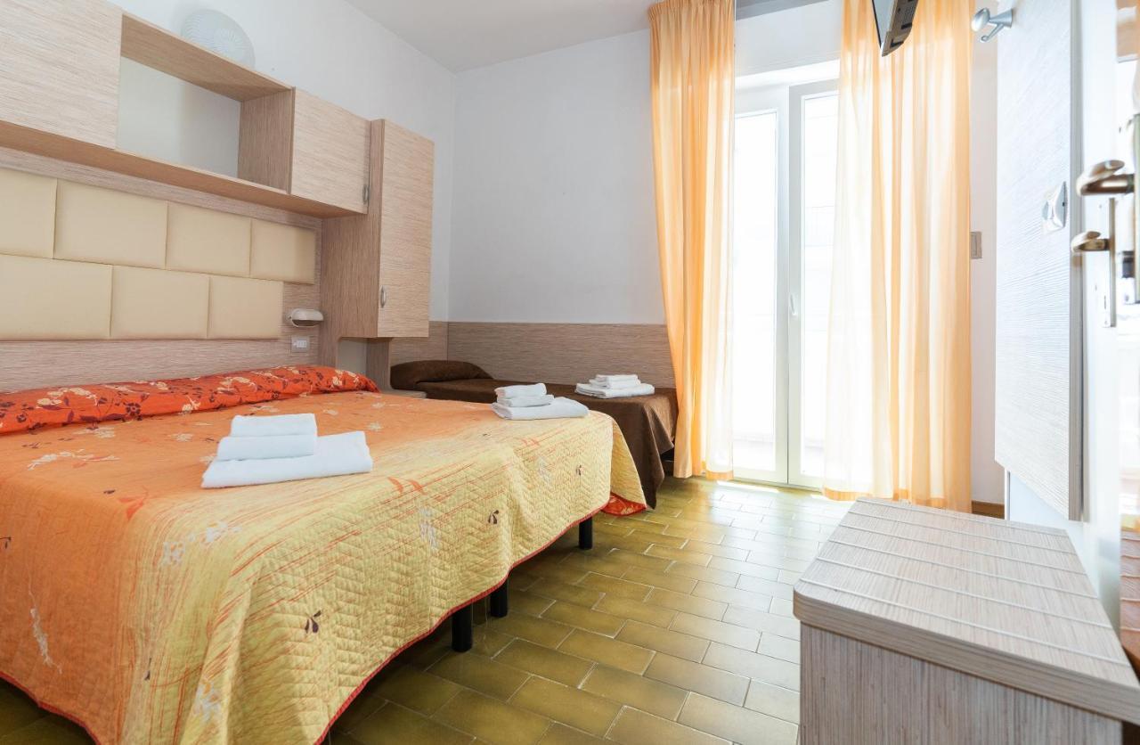 Hotel Croce Del Sud Rimini Extérieur photo